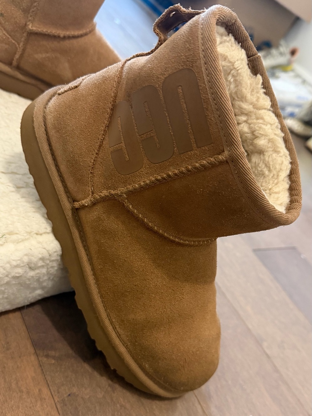 UGG Kids Chestnut Suede Short Shearling Boot